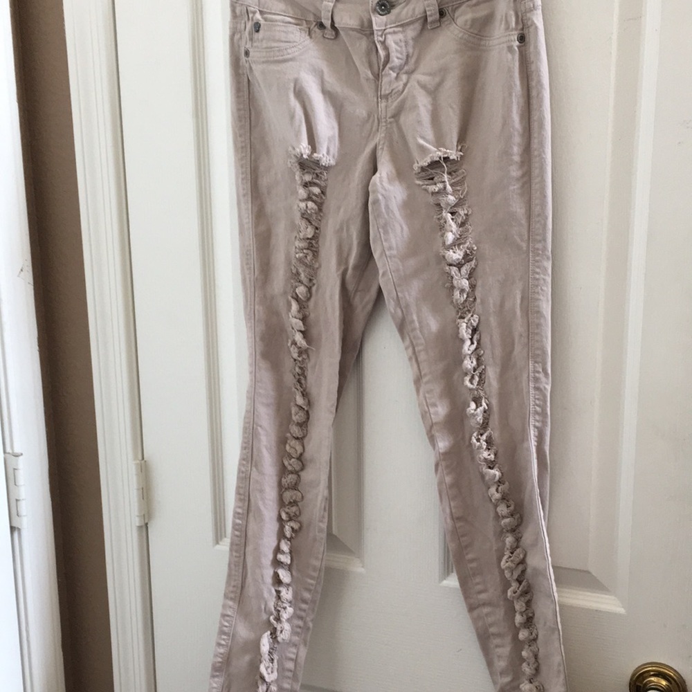 FINAL MARKDOWN Junior lovesick distressed jeans 5
